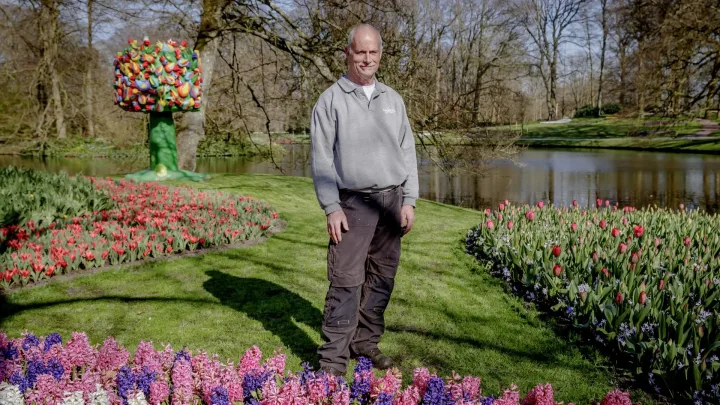 Gardener André in the lake garden