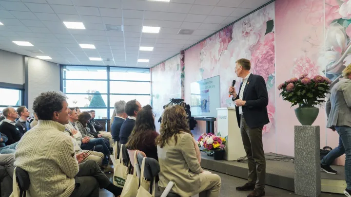 Prijsuitreiking keuring Chrysant tijdens jaarlijkse vakbijeenkomst