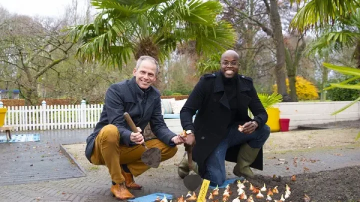 Jandino Asporaat droomt van eigen bloemenpark